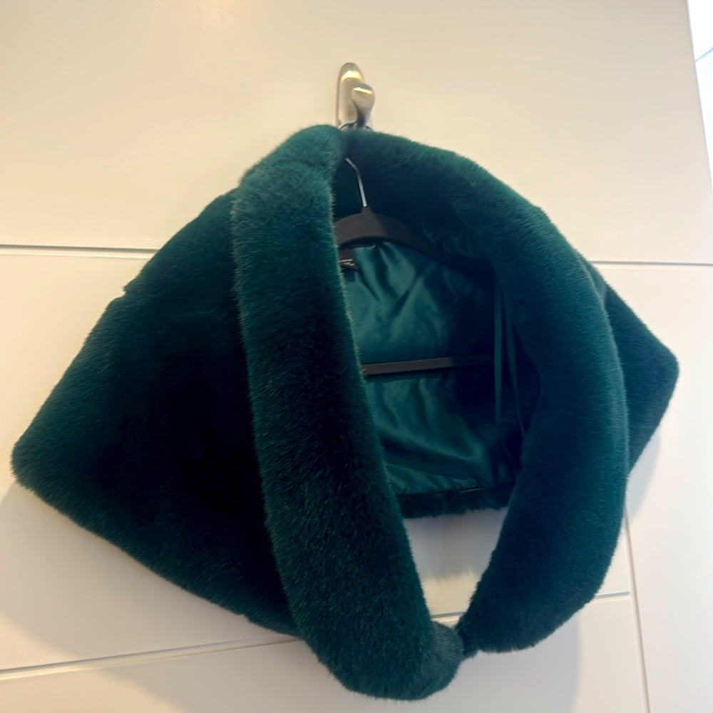 Faux-Fur Green Shawl Wrap Stole - One Size and super cute!